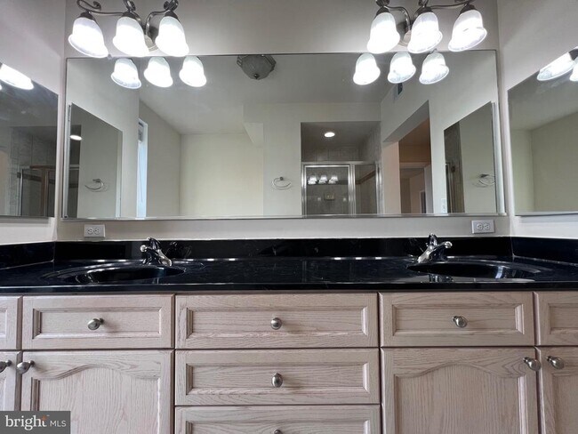 Building Photo - 485 Harbor Side St