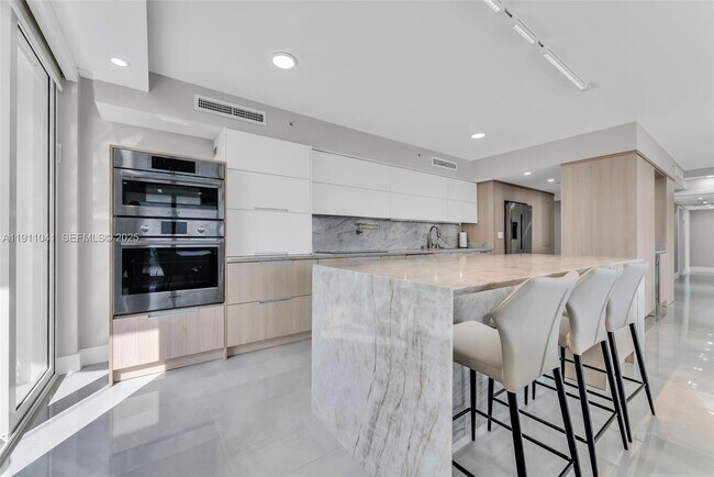 Building Photo - 19707 Turnberry Way