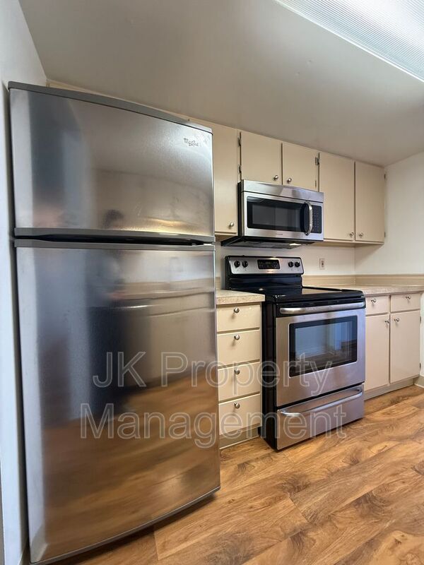 Building Photo - 2300 14th Ave S