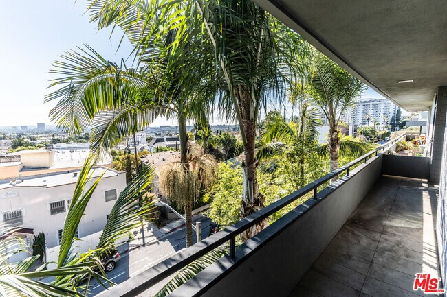 Building Photo - 8401 Fountain Ave