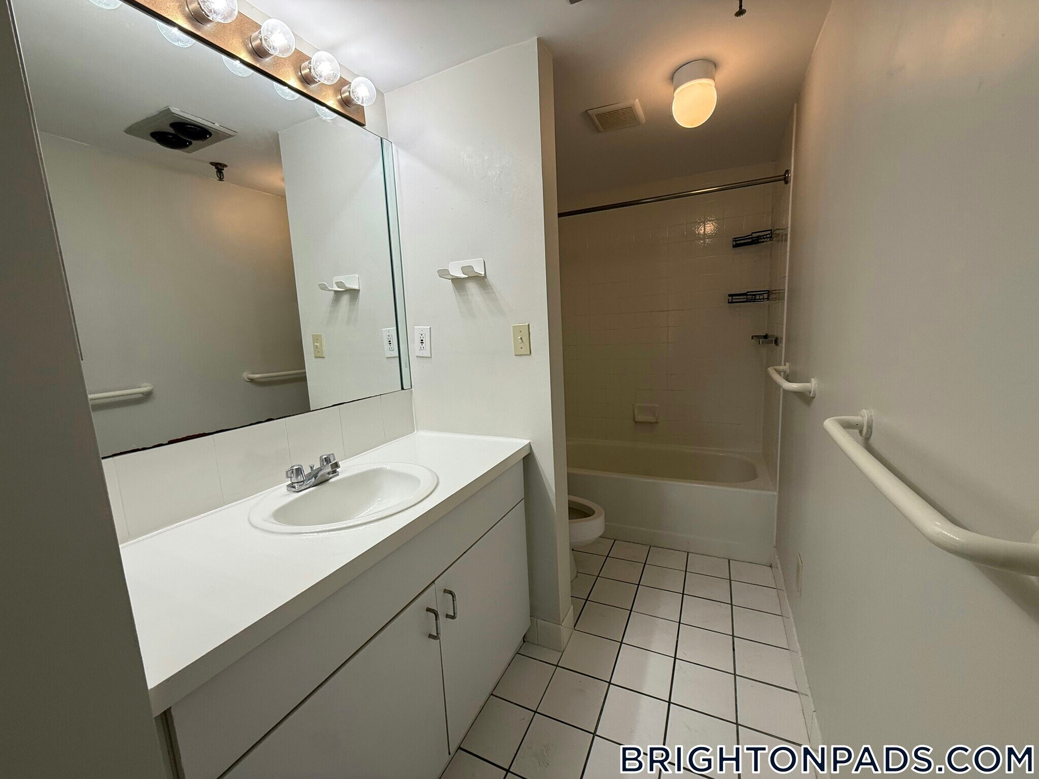 Building Photo - 1933 Commonwealth Ave