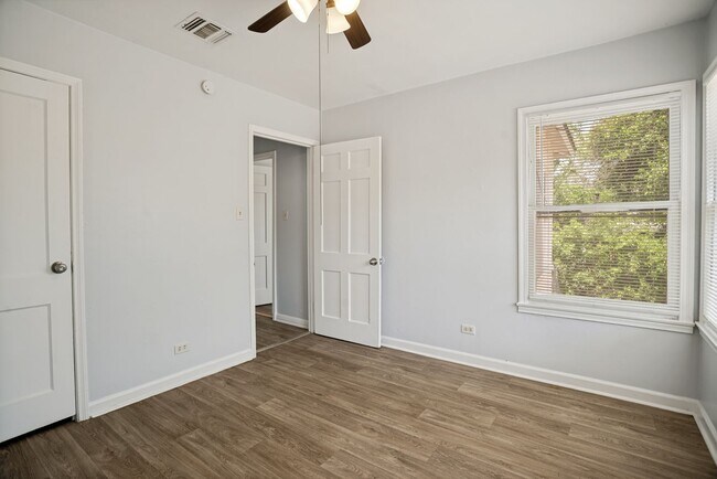 Building Photo - 2 Bedroom in University Park!