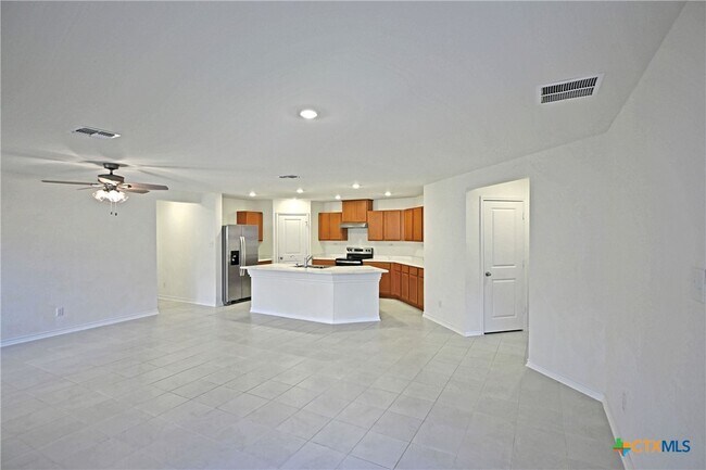 Building Photo - 512 Dakota Crk