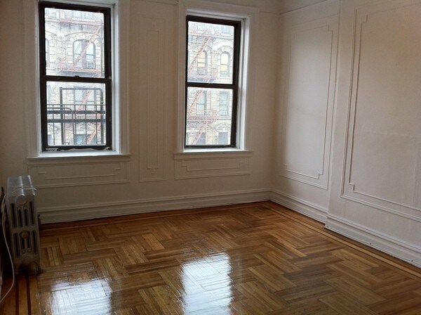 Primary Photo - 205 Knickerbocker Ave