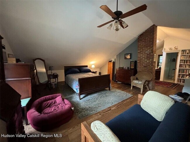 Building Photo - 123 Plains Rd