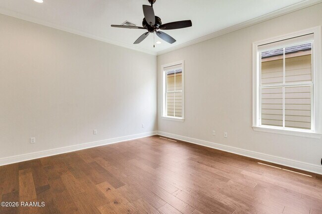 Building Photo - 405 S Montauban Dr