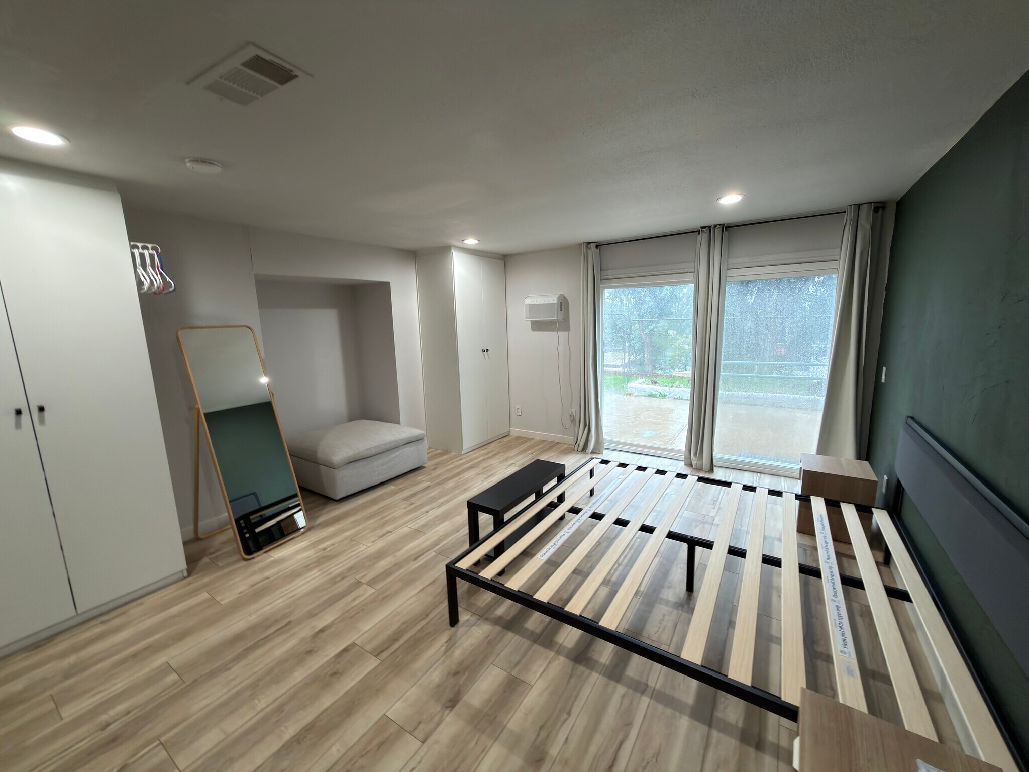 Building Photo - 740 Chesham Ave