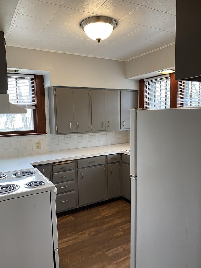 Building Photo - 1285 Lincoln Dr