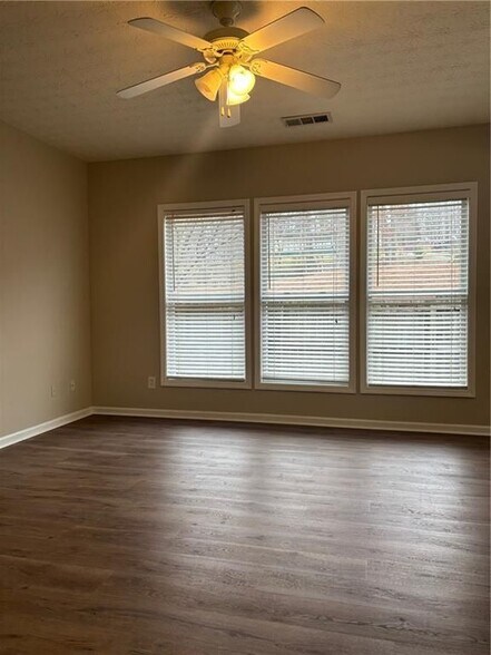 Building Photo - 303 Barberry Pl