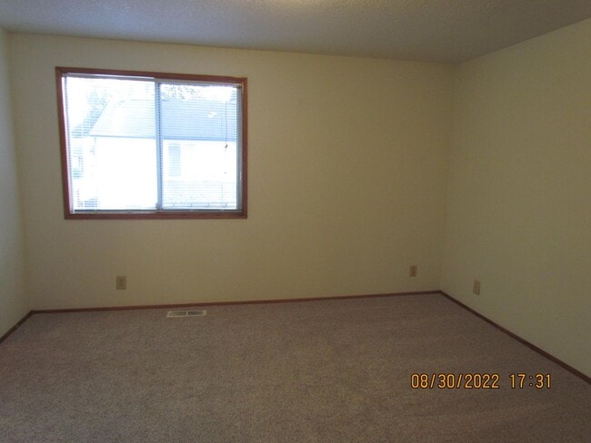 Building Photo - ~Beautiful Two-story Home Located in the N...