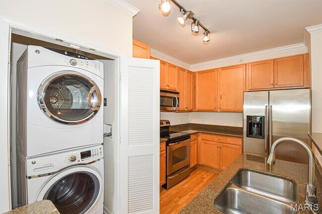 Building Photo - 1270 Strassner Dr