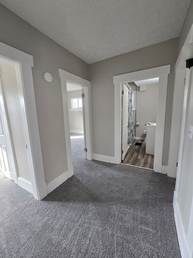 Building Photo - 4 BEDROOM SINGLE FAMILY HOME