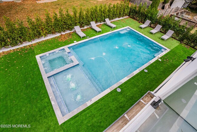 Building Photo - 19 Clarence Ave