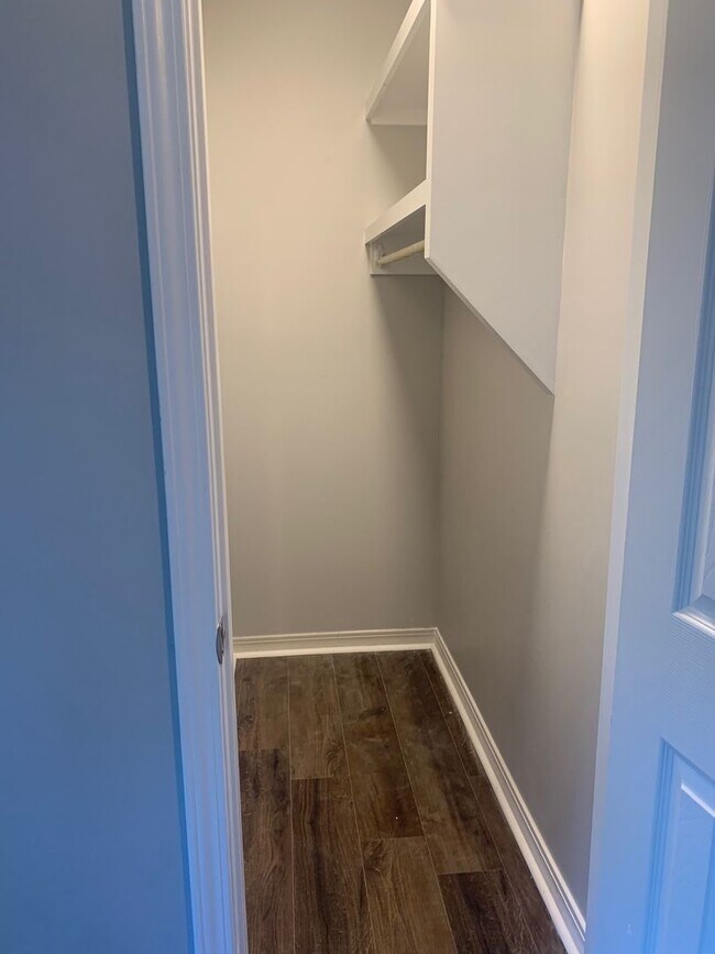 Building Photo - 44 Hickory Knoll