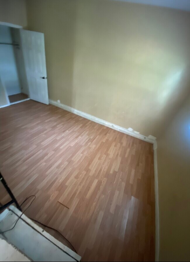 Building Photo - 12704 NE 40th St