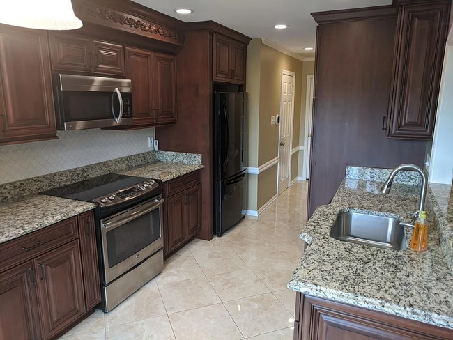 Building Photo - 152 English Run Cir