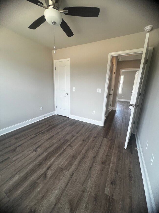 Building Photo - 206 Samson Trl