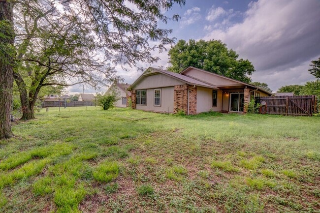 Building Photo - Fantastic Broken Arrow property now up for rent