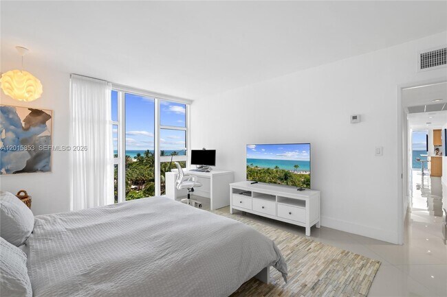 Building Photo - 10275 Collins Ave