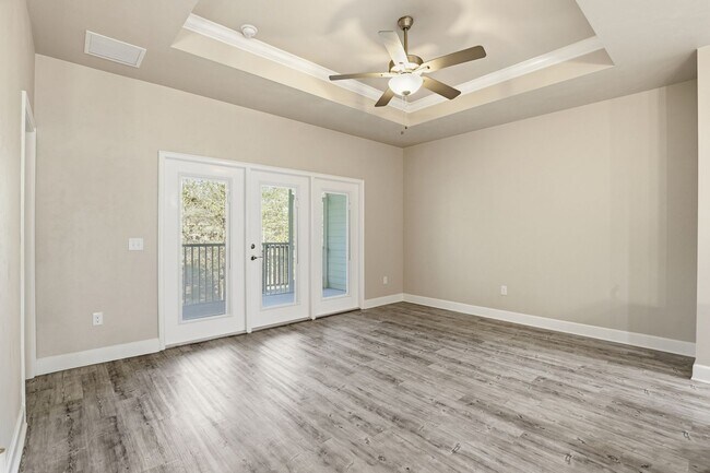 Building Photo - Villas of West 3Bed/2Bath End Unit