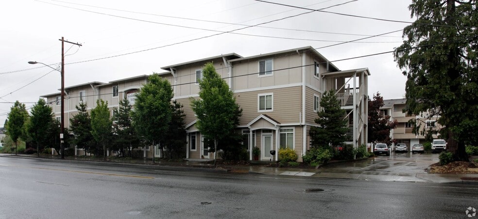 Building Photo - Cedarhurst Village
