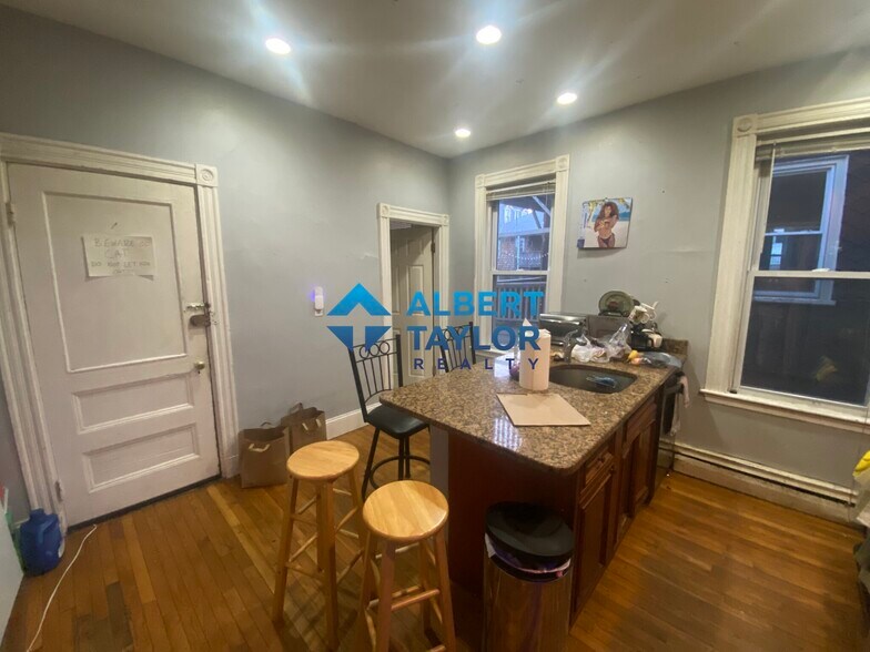 Building Photo - 36 Cherokee St