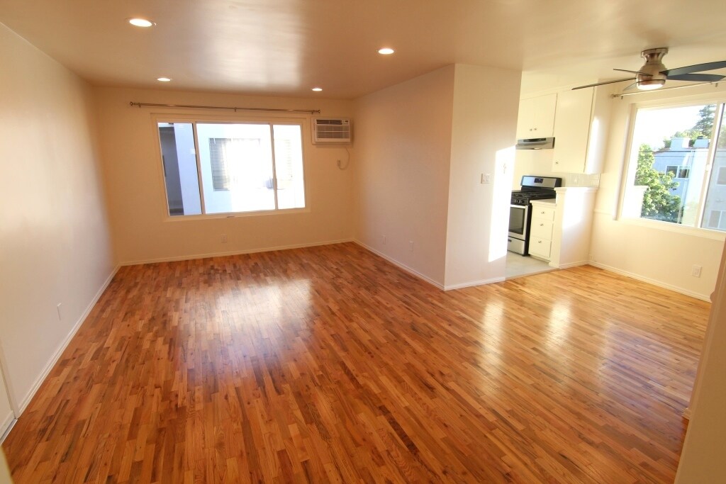 Building Photo - 8585 Pickford St