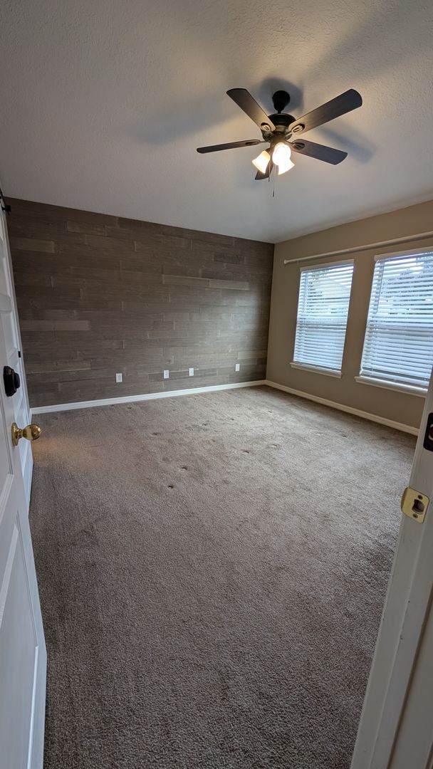 Building Photo - Two Bedrooms with floor plan at the same l...