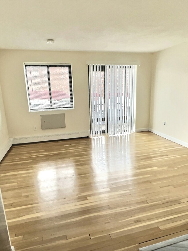 Building Photo - 1039 Commonwealth Ave