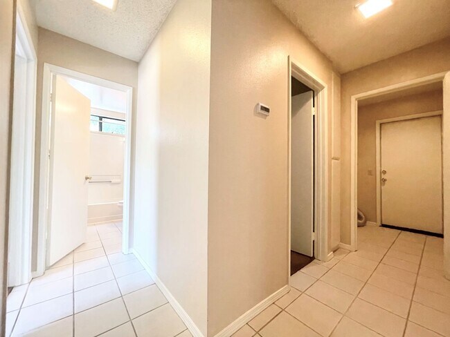 Building Photo - 1008 Bridle Path Way