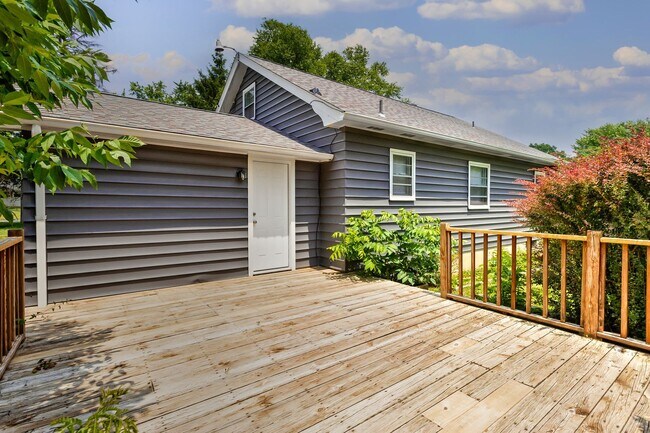 Building Photo - Charming 3-Bedroom Rental Home in Austintown