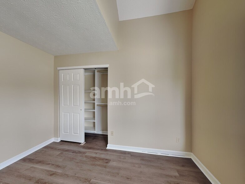 Building Photo - 4741 Common View Cir