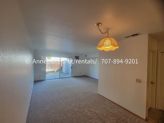 Building Photo - Cloverdale Meadow Condo Available Now