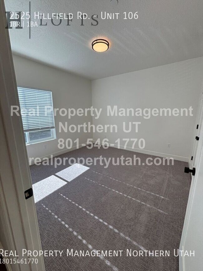 Building Photo - 2525 Hillfield Rd.-Unit 106