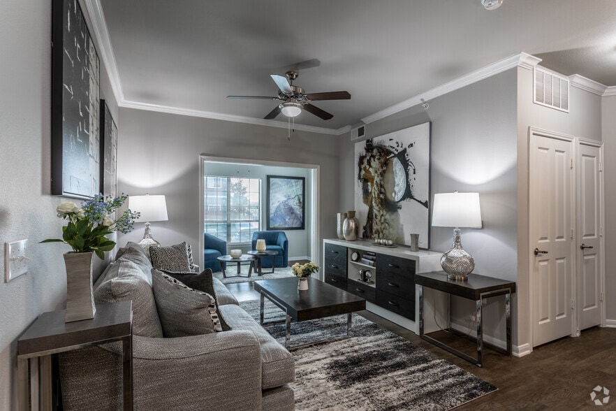 1BR,1BRA -828 SF - Vara Westover Hills