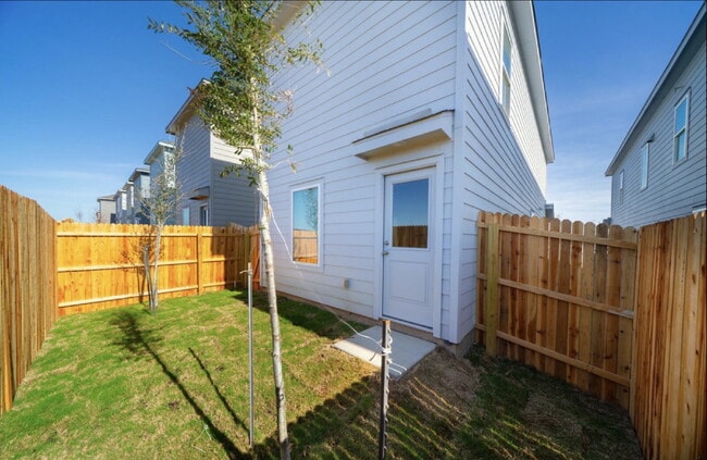 Building Photo - 11810 Spiderwort Rdg