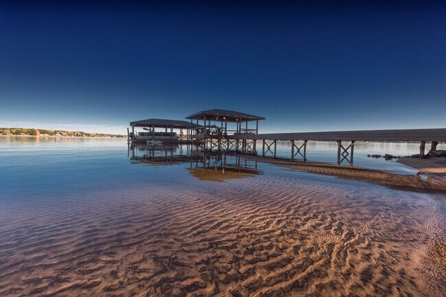 Building Photo - Lake Norman Playaway