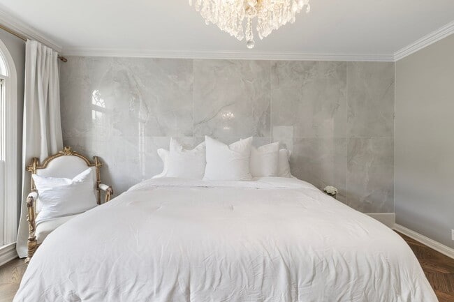 Building Photo - Luxury Furnished Home