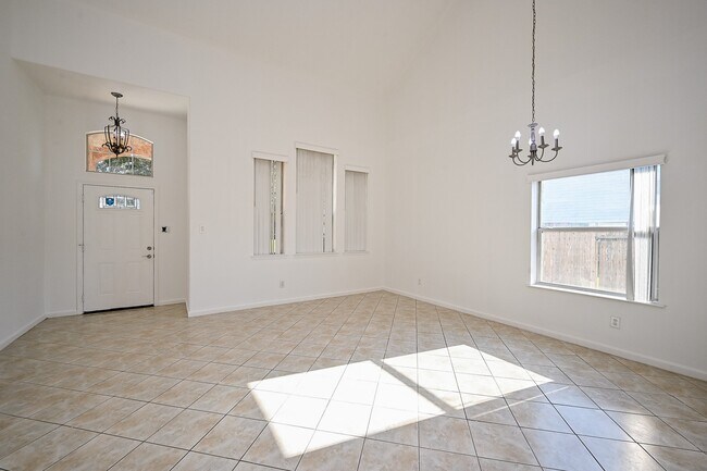 Building Photo - 18135 Brightwood Park Ln