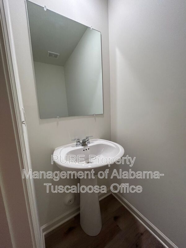 Building Photo - 3509 Magnolia Hls Dr