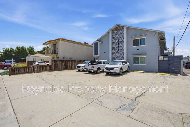 Building Photo - 4674 Bancroft St