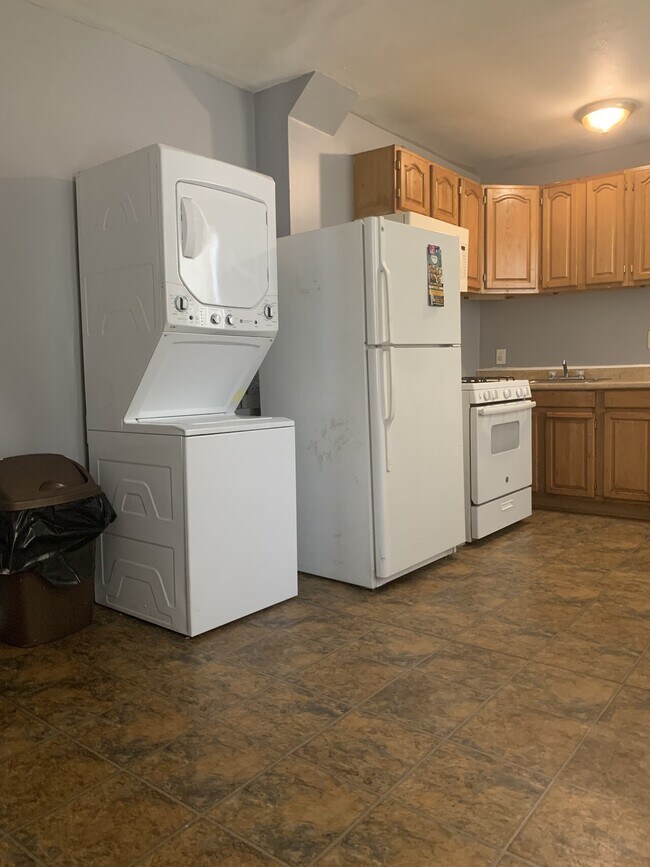 Building Photo - Rowhome in West Baltimore