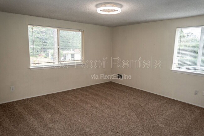 Building Photo - 9620 Maple Ave SW