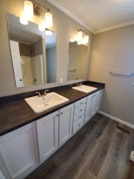 Building Photo - 252 Field Pine Dr