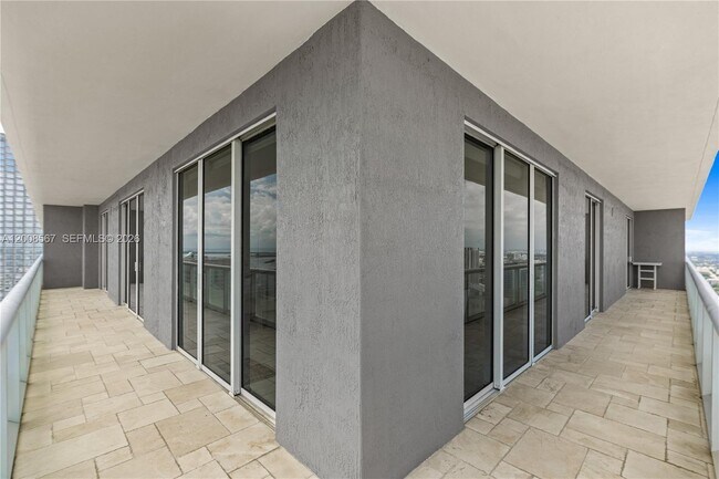 Building Photo - 50 Biscayne Blvd