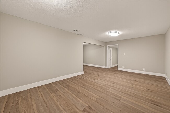 Building Photo - 5833 Southlea St