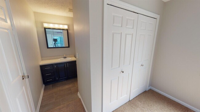 Building Photo - 9621 S Lake Ridge Dr