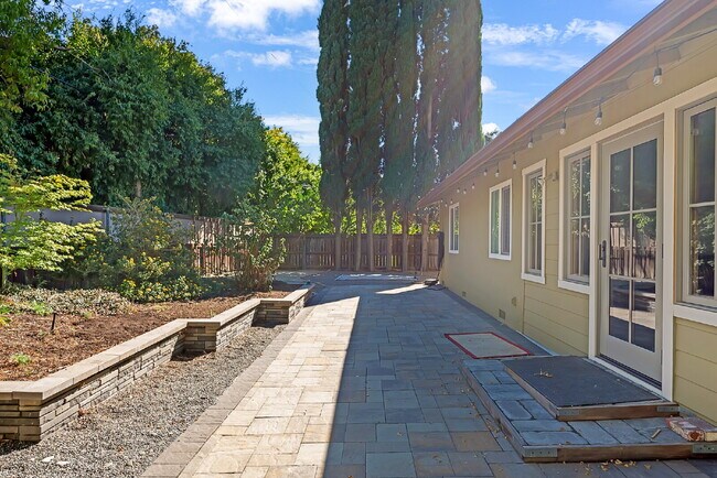 Building Photo - Discover the heart of central Davis living