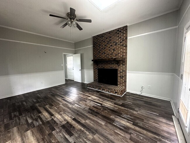 Building Photo - Northeast Raleigh 3 bedroom gem!