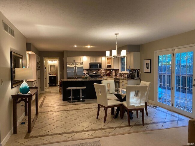 Building Photo - 2206 E Autumn Dr